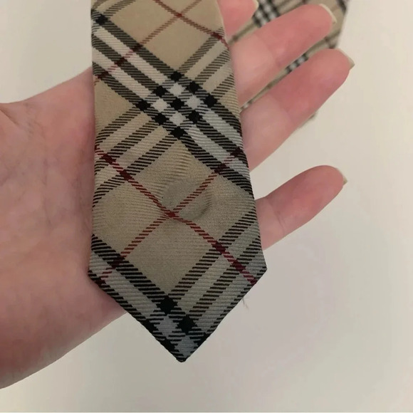 Burberry 100% Silk  Tie - Picture 10 of 11